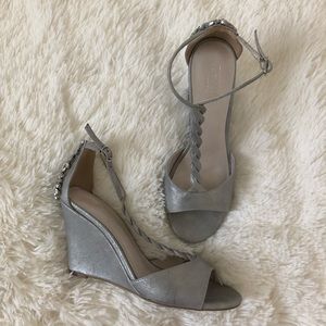Metallic Silver T Stap Wedges